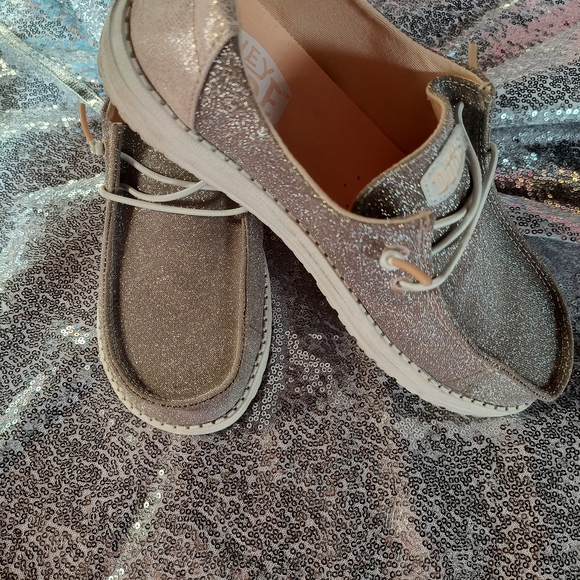 Hey Dude Sparkly Shoes 8 Wide - Picture 5 of 7